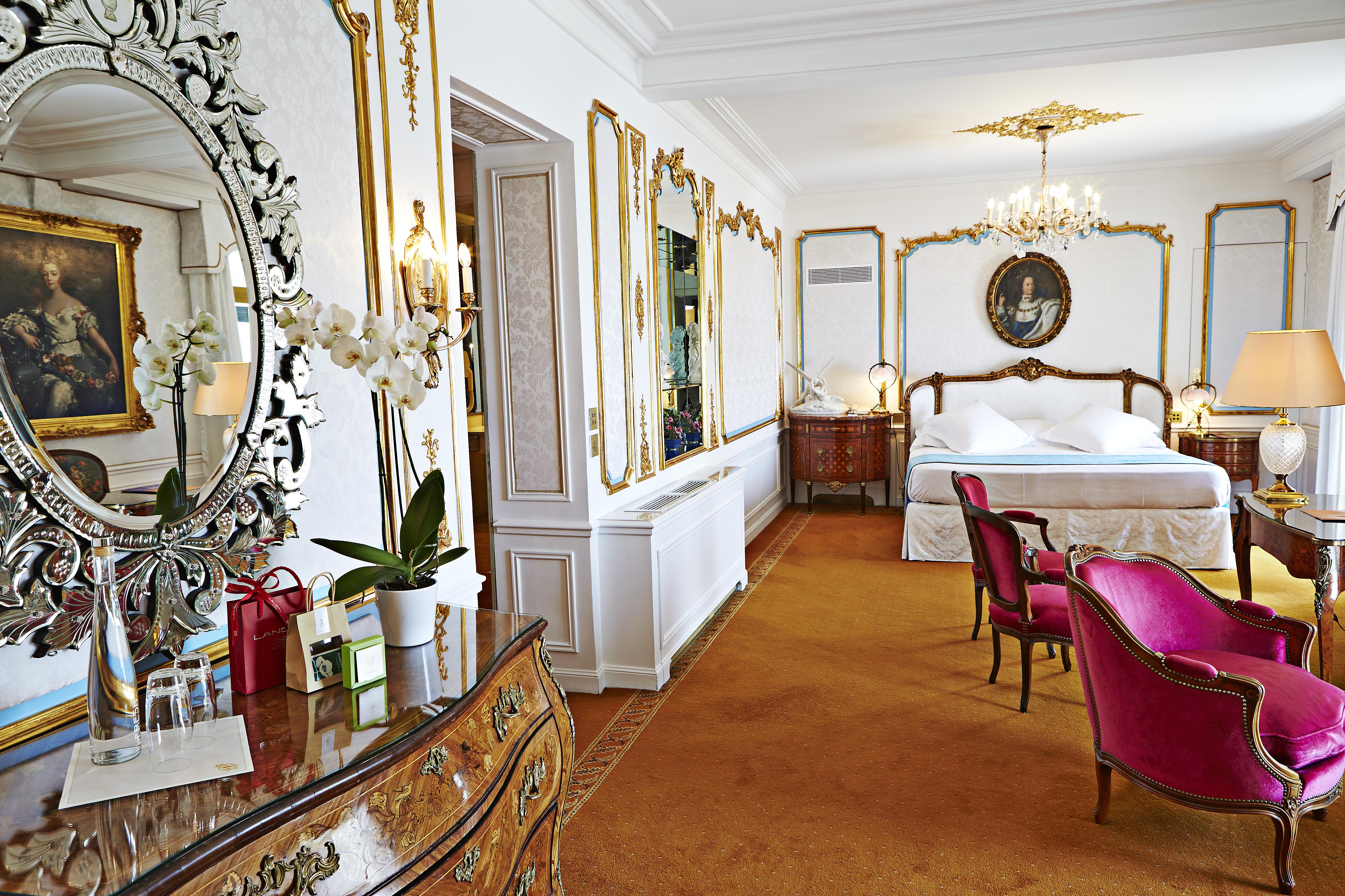 Hotel Le Negresco Nisa Exterior foto A suite at the Hotel de Crillon