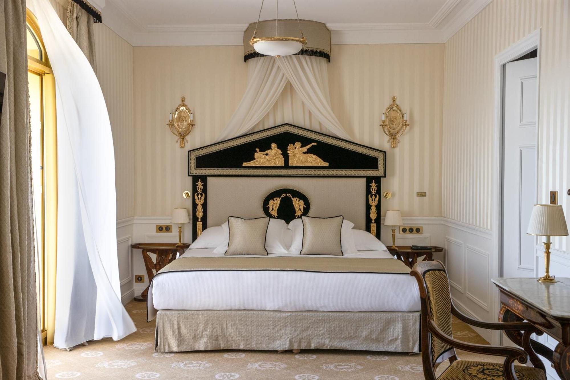 Hotel Le Negresco Nisa Exterior foto A bedroom at the hotel